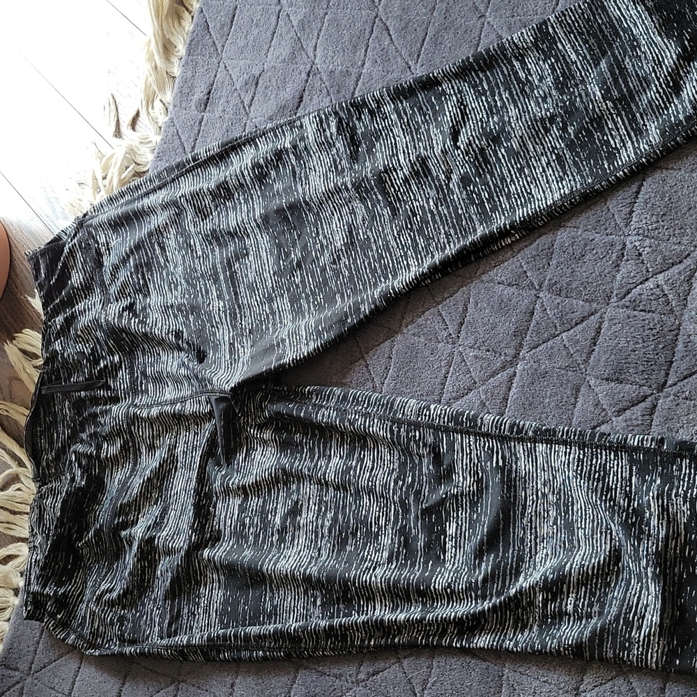 Grayscale Leggings